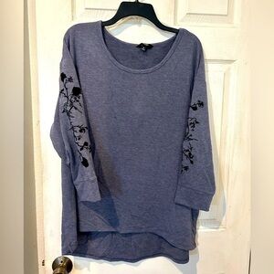 Simply Vera Wang NWT Soft Knit Top Floral Embroidery on Sleeves